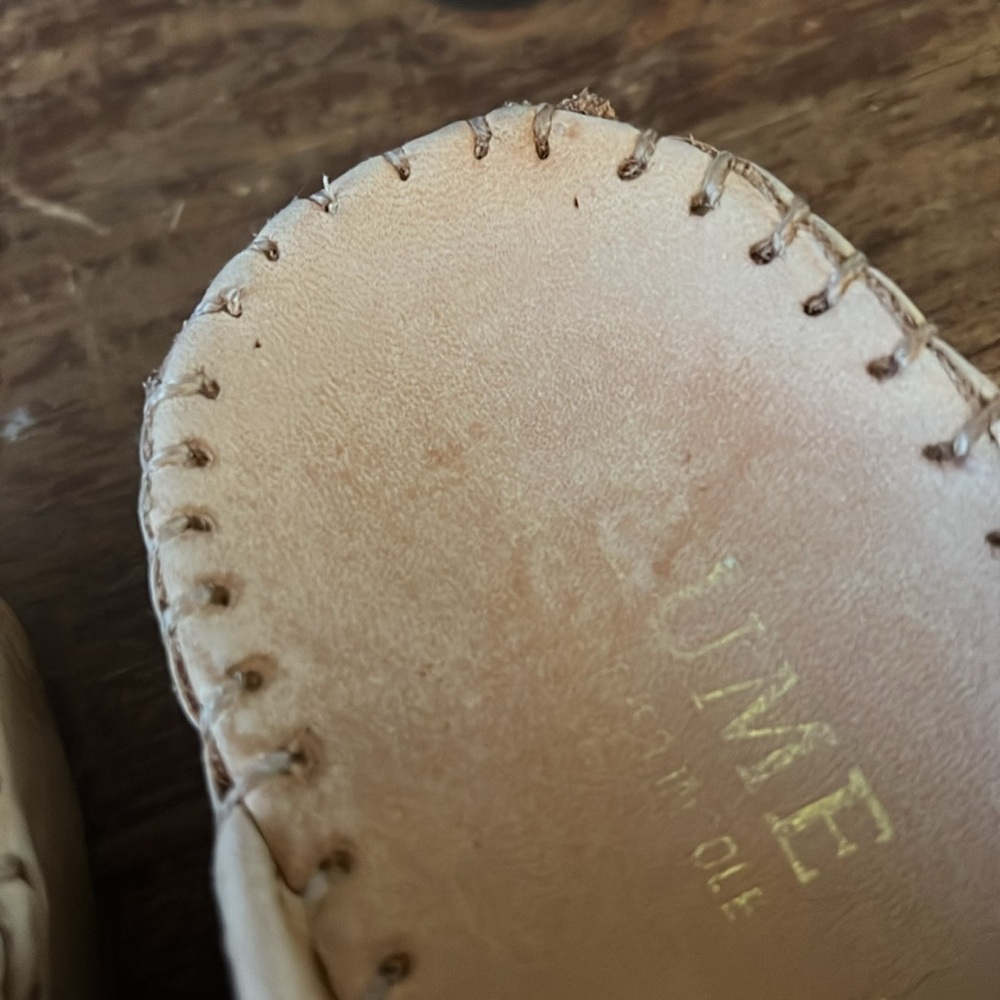 Genuine leather slip on La Plume shoes. Hi quality shoes at a grt price. S 8.5 - Picture 3 of 5